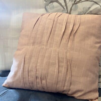 Pink wave square cushion